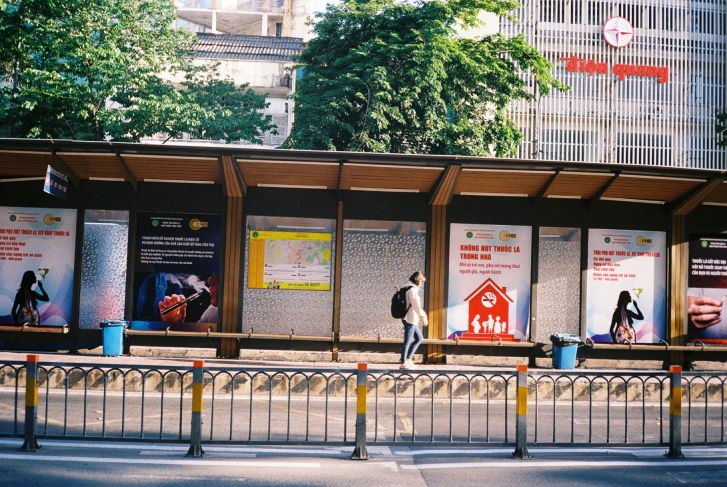 Optymalizacja ruchu i skuteczności reklam za pomocą czujnika radarowego SensMax TAC-B 3D-WP do liczenia osób na przystankach autobusowych