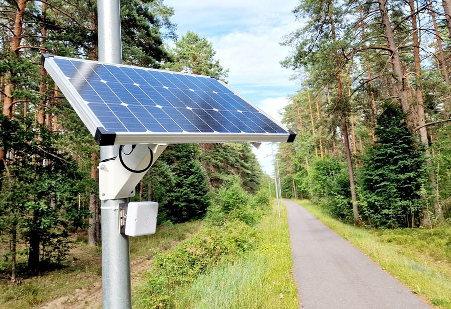 Zautomatyzowany system liczenia osób i rowerów do zdalnych instalacji zewnętrznych z czujnikami zasilanymi energią słoneczną i dostarczaniem danych 4G online